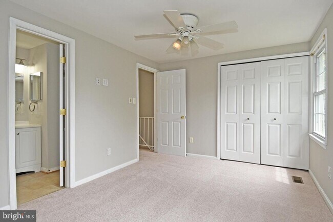 Building Photo - Available immediately!
