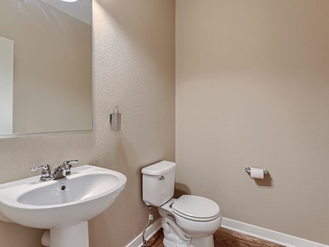 Building Photo - Lovely 3 Bedroom 2.5 Bath in Parker!
