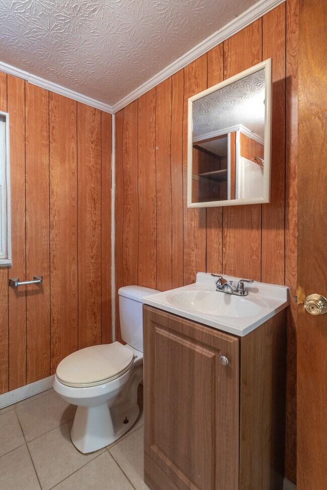 Building Photo - 513 Benton Cir
