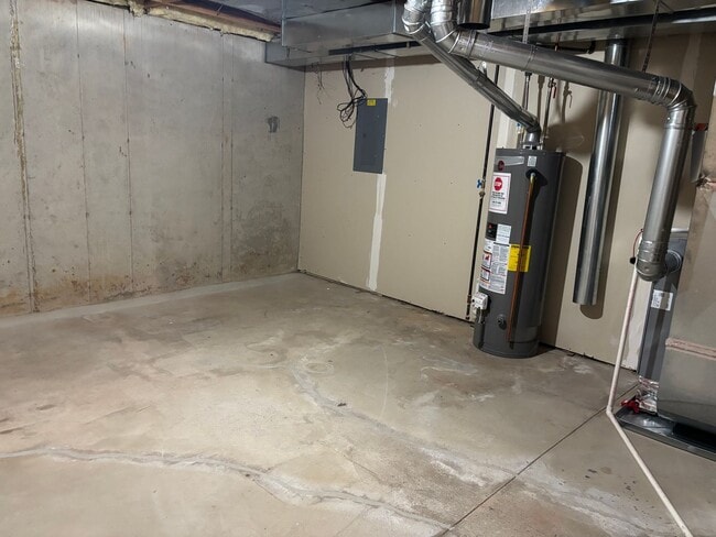 Building Photo - Knapps Corner Townhome available now. Forest Hills Schools