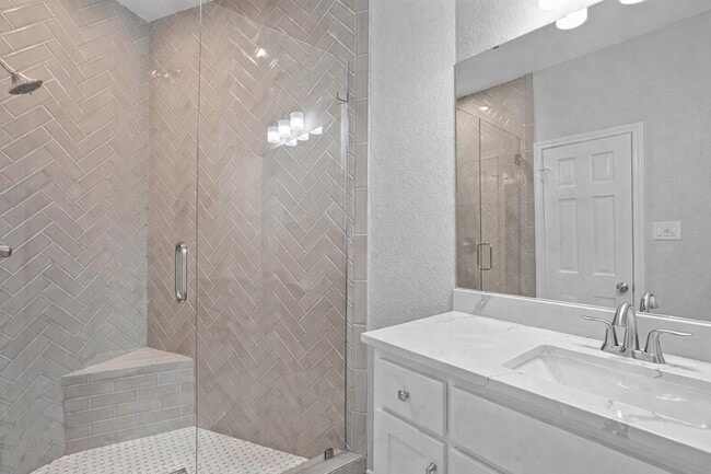 Building Photo - 4301 Bellaire Dr S