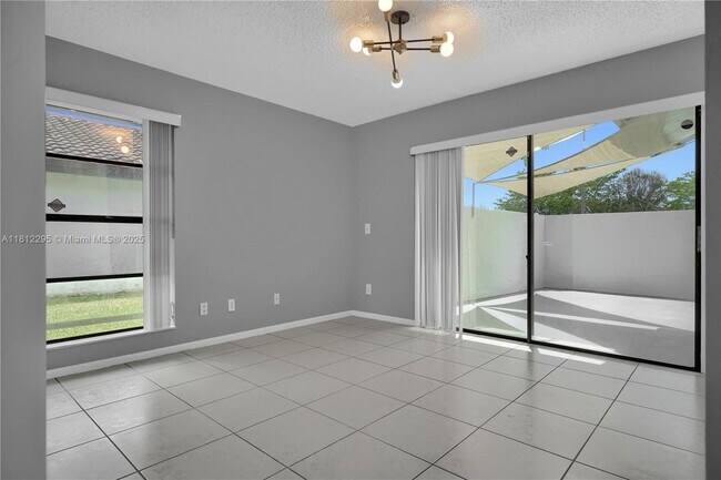 Building Photo - 11054 SW 136th Ct