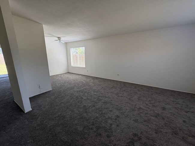 Building Photo - Beautiful 4-bedroom home close to schools ...