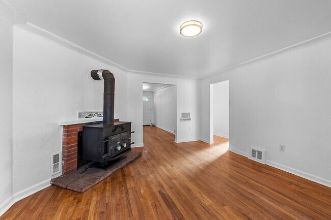 Building Photo - This Renovated Lakewood Ranch is perfect f...