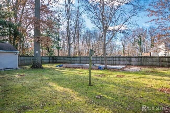 Building Photo - 15 Howell Ave