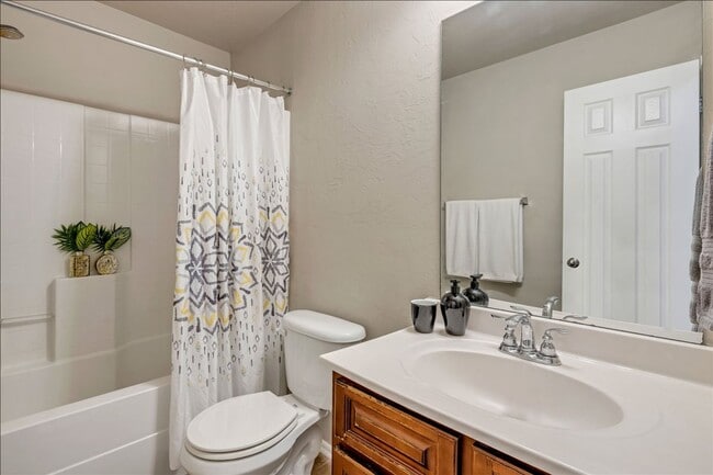 Building Photo - Adorable Cozy Home in Yukon (Mustang Schools)