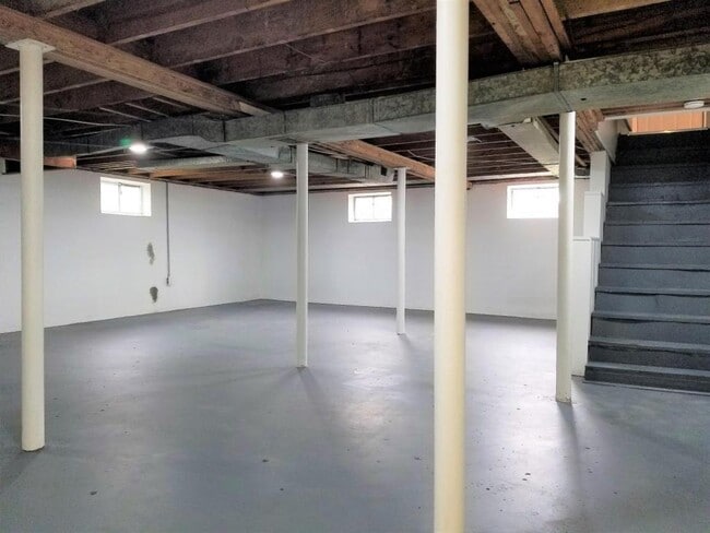 Building Photo - 4801 Oak Park Dr