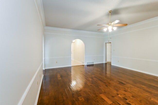Building Photo - 7073 Gleneagles Dr