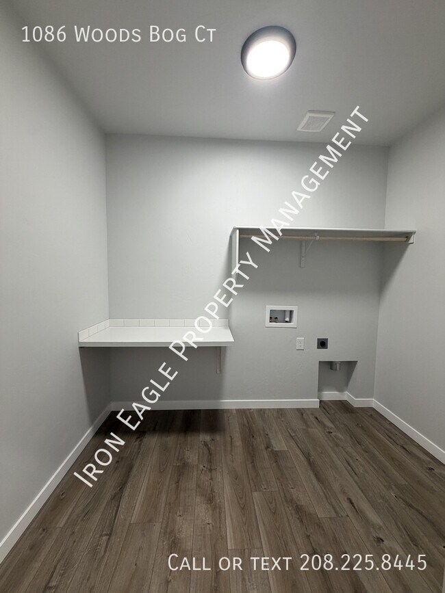 Building Photo - 1086 Woods Bog Ct