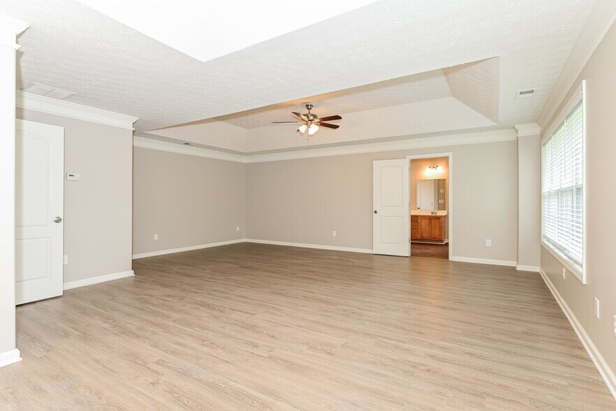 Building Photo - 215 Greenland Dr