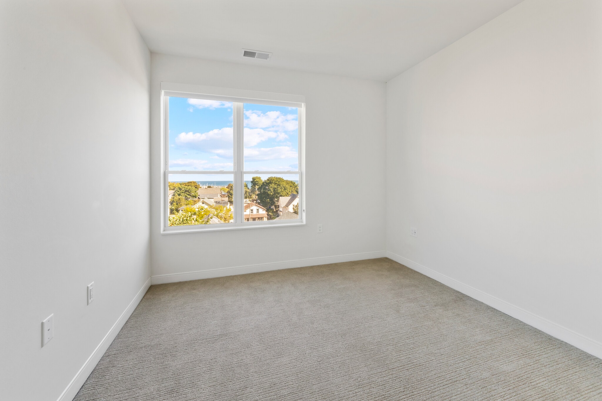 Building Photo - 5945 6th Ave