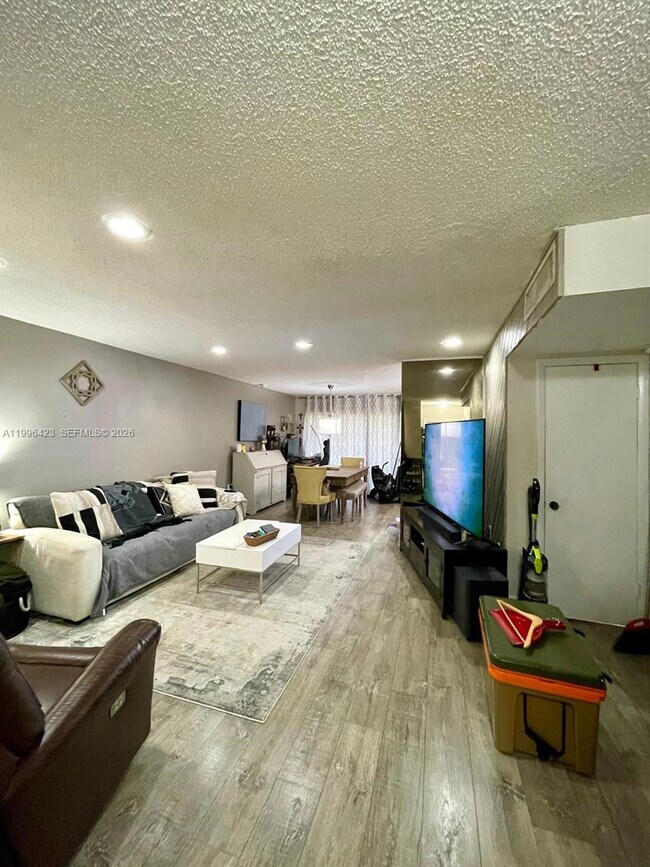 Building Photo - 8423 SW 137th Ave