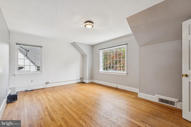 Building Photo - 1610 N Greenbrier St