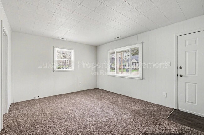 Building Photo - 2321 Hazel Ave