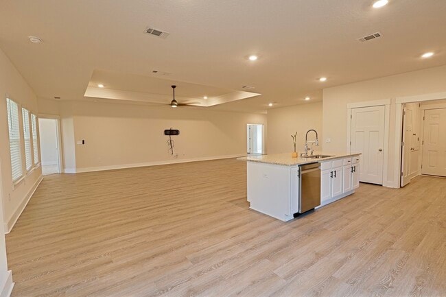 Building Photo - 6248 Jenks Dr