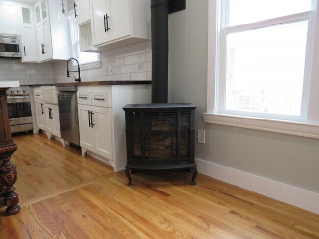 Building Photo - 2043-2045 Swazey St