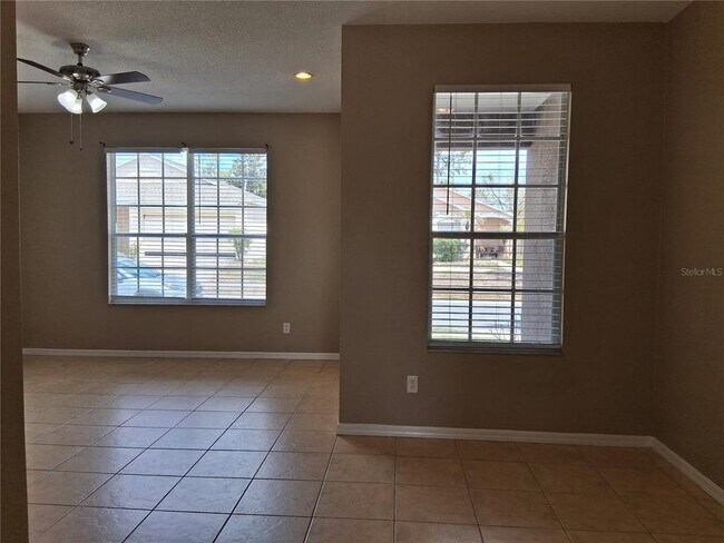 Building Photo - 325 Piano Ln