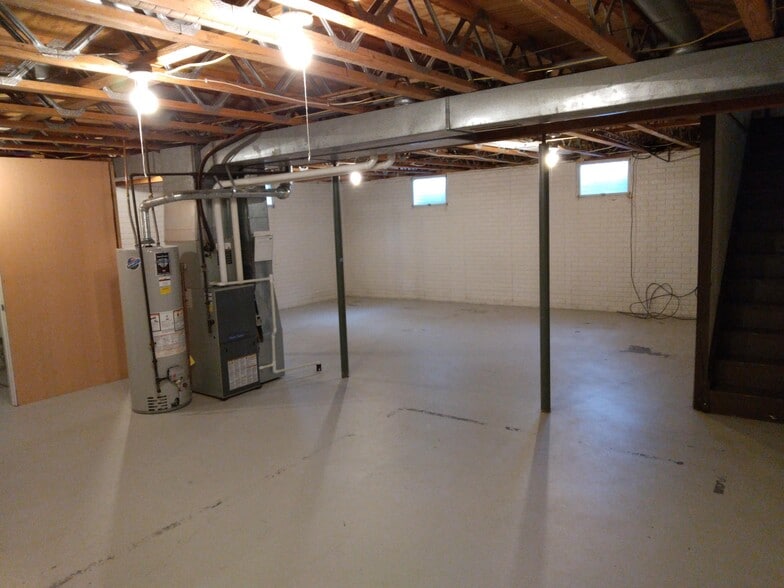 Building Photo - 2302 Prairie View East