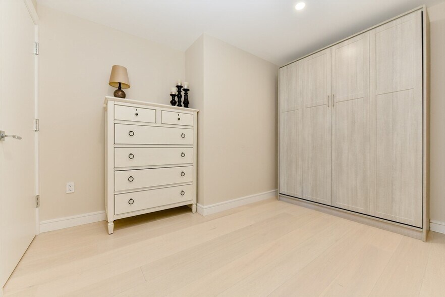 Building Photo - 110 Broad St