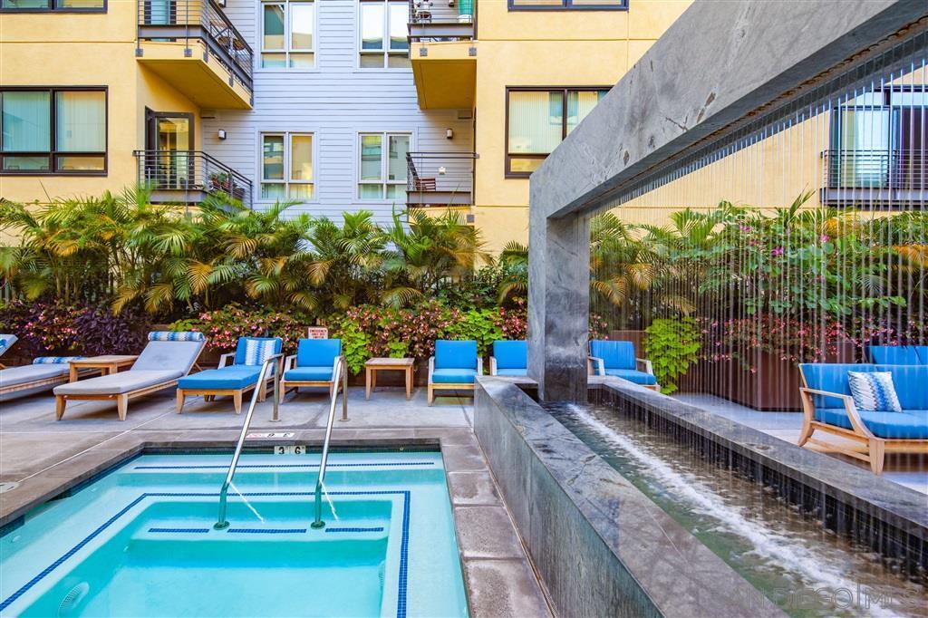 Jacuzzi and waterfall - 889 Date St