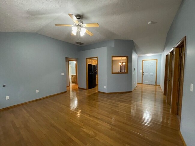 Building Photo - This All Brick home is Located in Orchard Crest West!