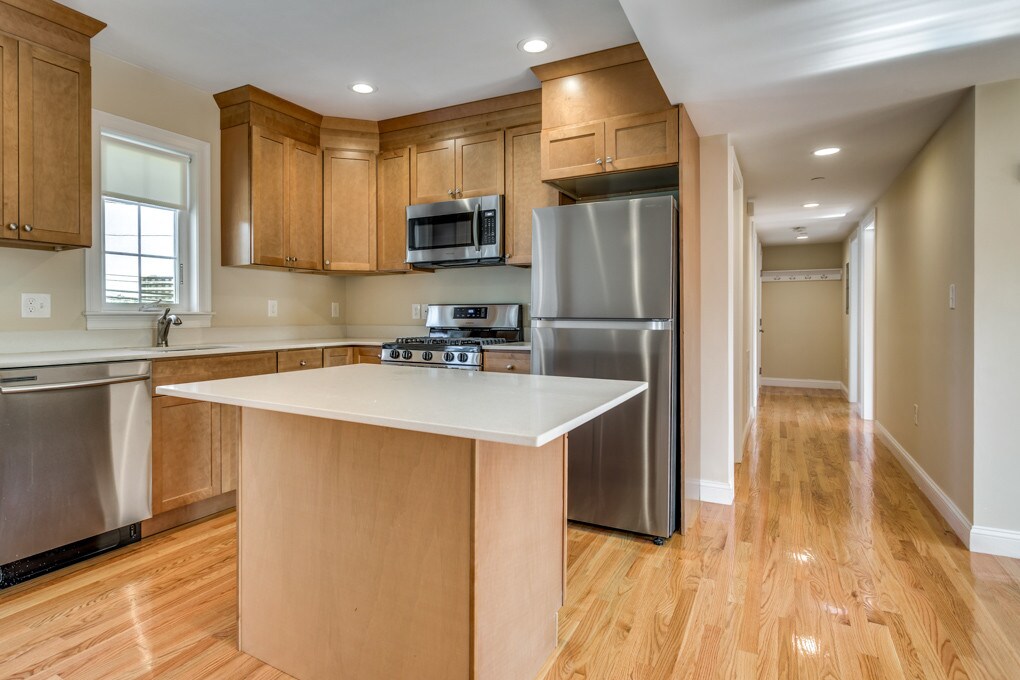 Building Photo - 249 Washington St