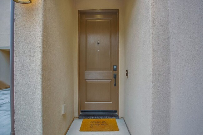 Building Photo - 5 Bedroom Home in Rancho Tesoro!
