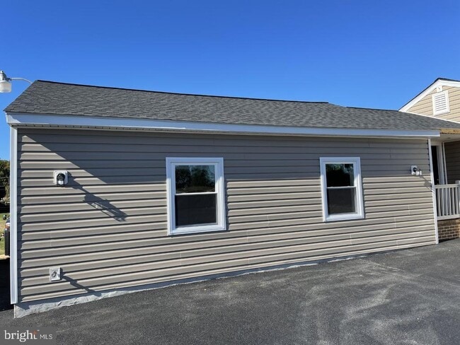 Building Photo - 1213 Old Love Point Rd