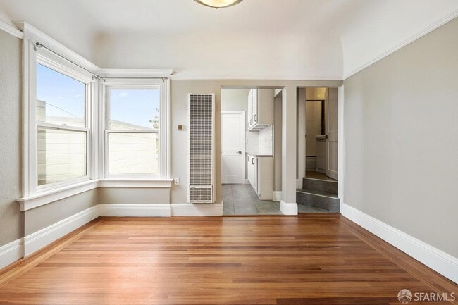 Building Photo - 370 Frederick St