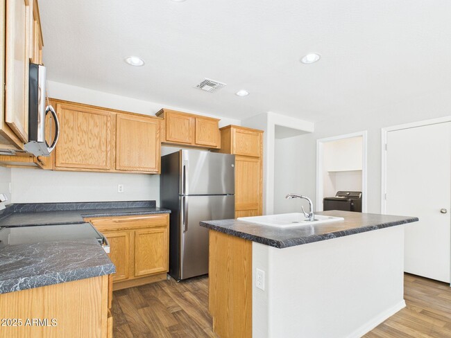 Building Photo - 1233 W Roosevelt Ave