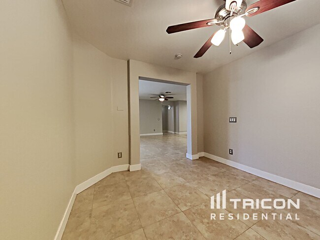 Building Photo - 32763 N Quarry Hills Dr