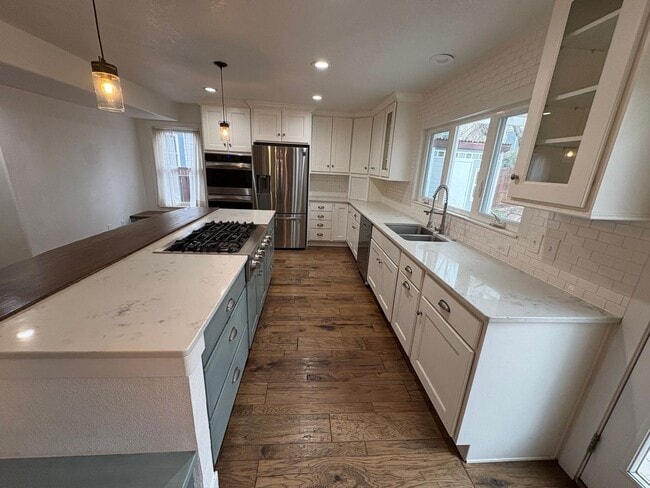 Building Photo - Beautiful 4 Bed 4 Bath Home in Lorson Ranch!!!