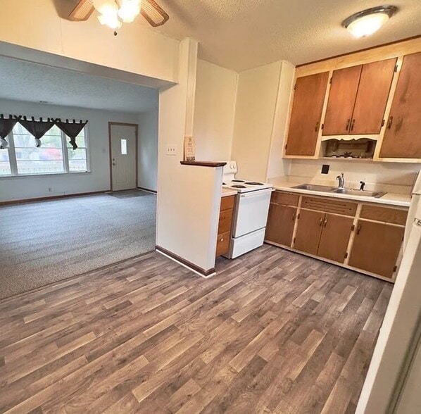 Building Photo - 1120 Bomar Ln