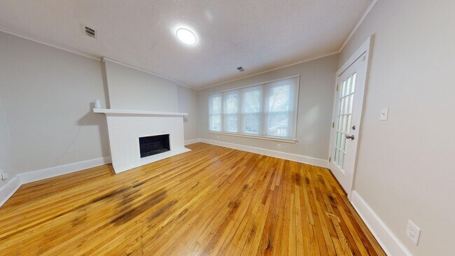 Building Photo - 12061 Cloverlawn Ave