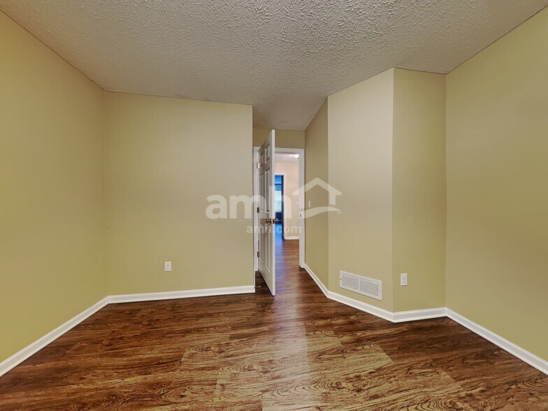 Building Photo - 2320 Bradshire Rd