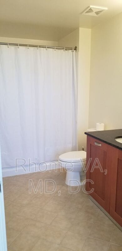 Building Photo - 2451 Midtown Ave