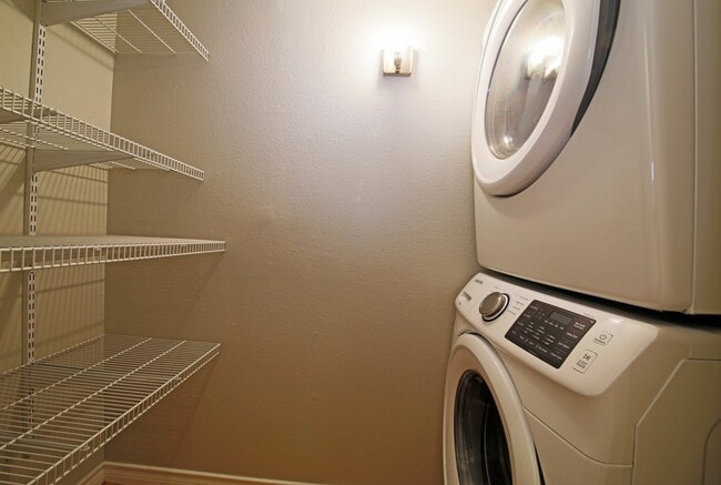 Building Photo - Updated top floor 2br with vaulted ceilings, two balconies and treed views!