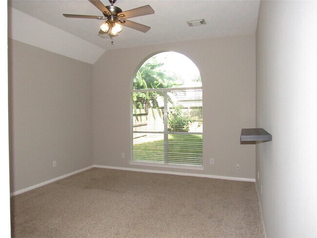 Building Photo - 3519 Englewood Dr