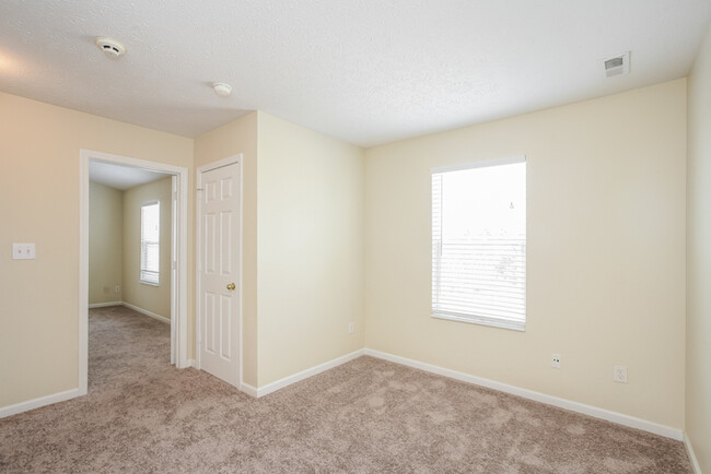 Building Photo - Large home with finished basement in Fishers!