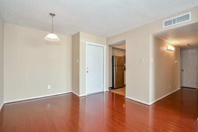 Building Photo - 2832 S Bartell Dr