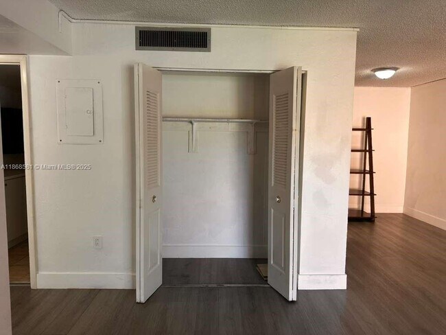 Building Photo - 7231 Miami Lakes Dr