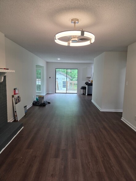 Building Photo - 25 Sylvias Way