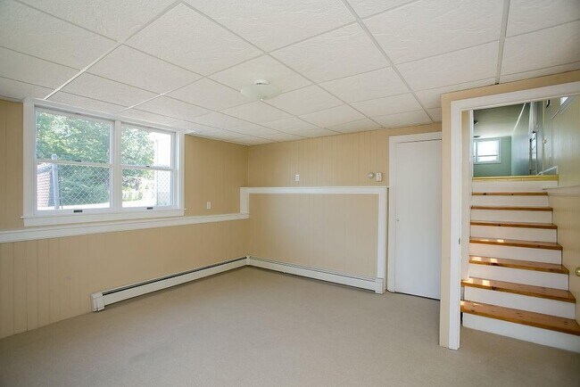 Building Photo - 132 Evarts St