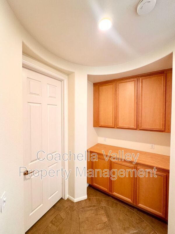 Building Photo - 138 Shoreline Dr