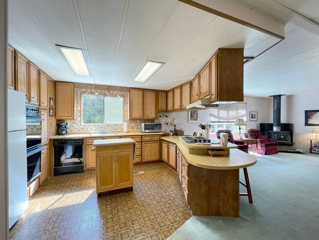 Building Photo - 121 Ivy Ln