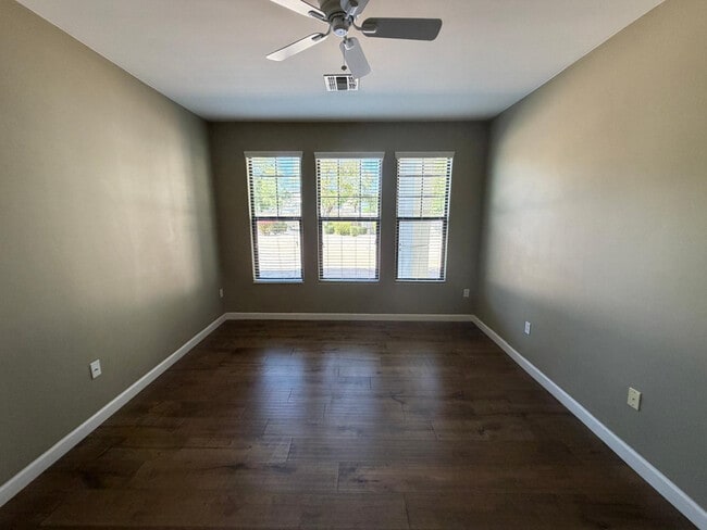 Building Photo - 7291 N Scottsdale Rd