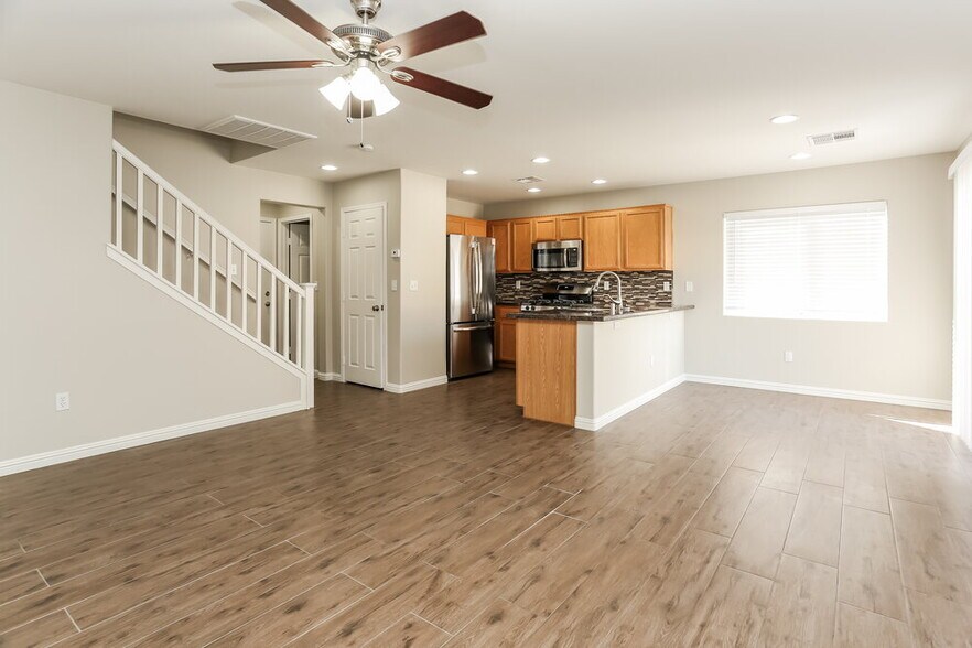 Building Photo - 10465 Armand Ave