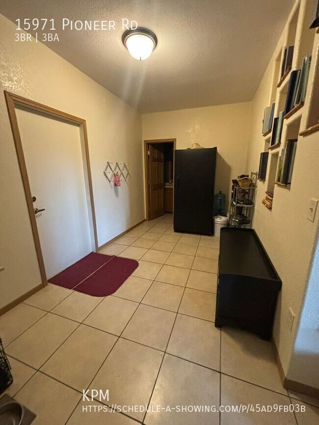 Building Photo - 15971 Pioneer Rd