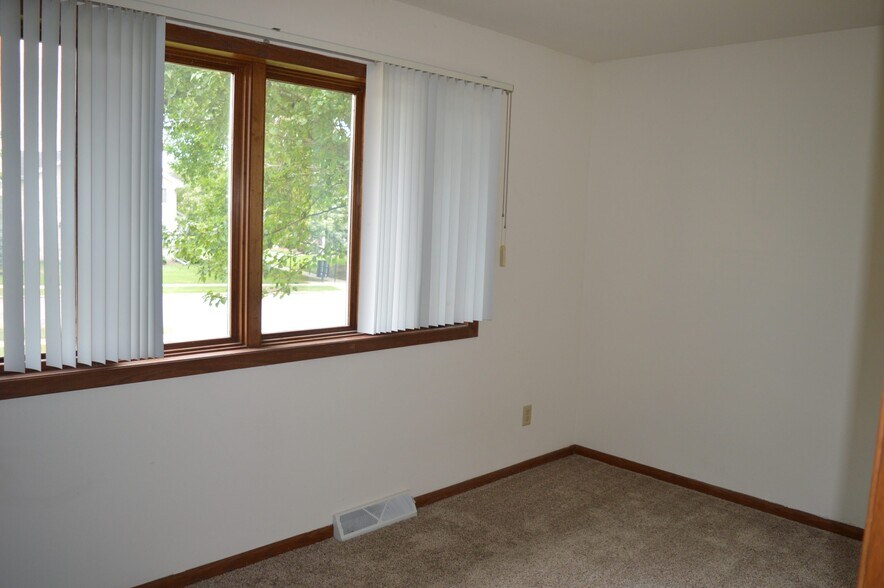 Building Photo - 6938 Chester Dr