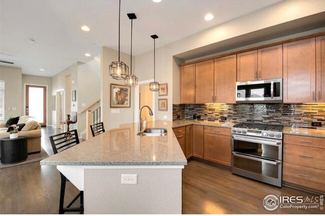 Building Photo - STUNNING 2 STORY SMART HOME IN LOUISVILLE